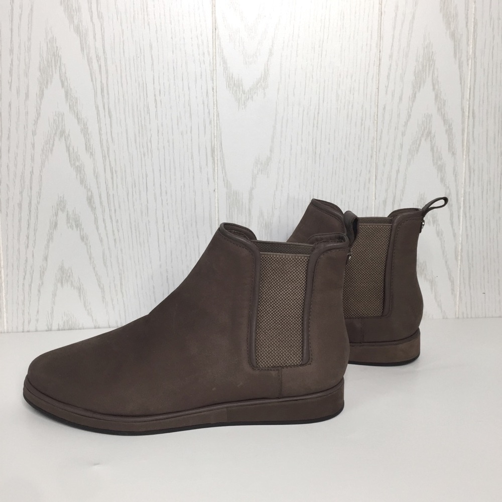 Nuture Cadell Chelsea Water Resistant Booties Size 8
